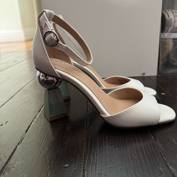 Alfani Shoes - NWOT Alfani white block heels with silver ball accent
